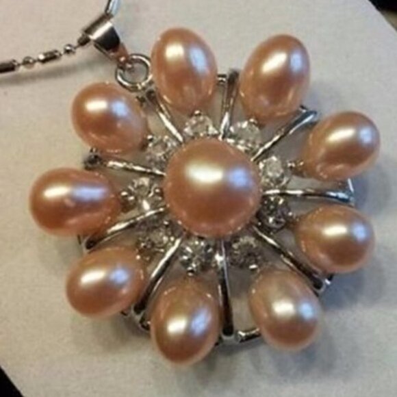 Freshwater and Akoya Pearl Necklace in Pink - Picture 2 of 2